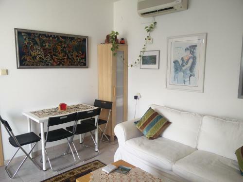 Herzelia Rooftop Special 2 Room Apartment
