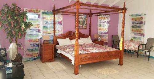 Orrie's Beach Bar And Hotel