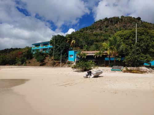 Orrie's Beach Bar And Hotel