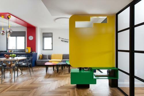 Colorful Bnb Apartment