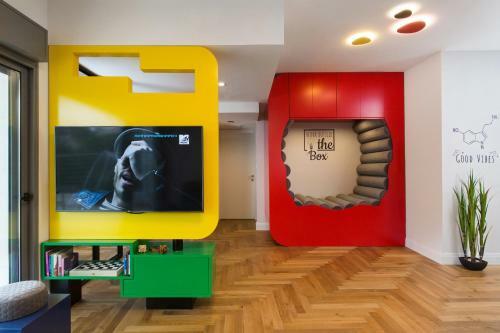 Colorful Bnb Apartment