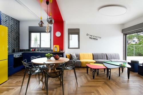 Colorful Bnb Apartment