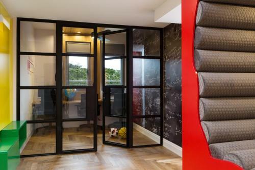 Colorful Bnb Apartment