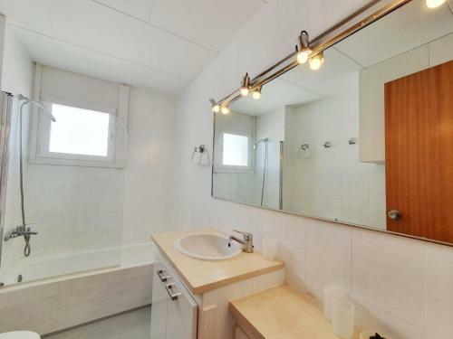 6359 Apartment In Llan��