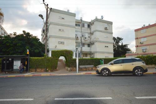 Shprinzak Cozy Apartments By Domik