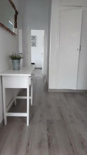 Apartamento Port De Llan�a , La Miranda