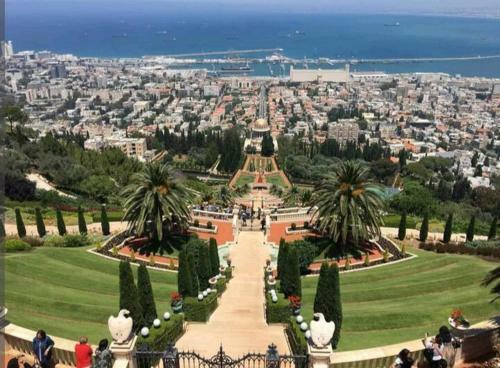 Magical Apartment Close To The Baha'i Gardens