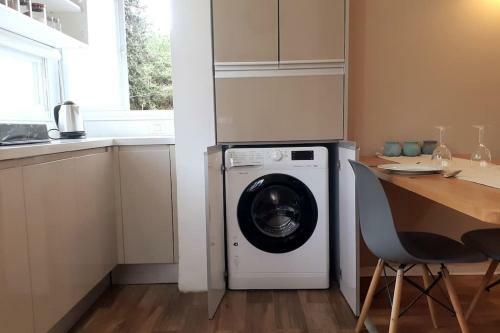 Magical Apartment Close To The Baha'i Gardens