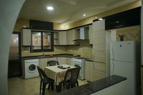 Amro Petra Apartment