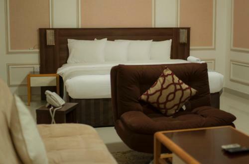 Al Ghubrah Plaza Hotel