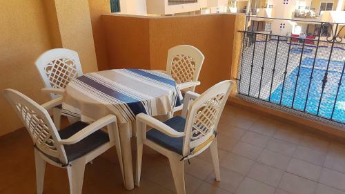 Spacious 2 Bedroom Apartment With Communal Pool