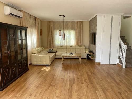 Luxury Villa In Los Alcazares
