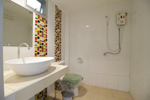 Hotel Tawaen Beach Resort