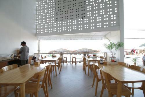 Hotel Tawaen Beach Resort