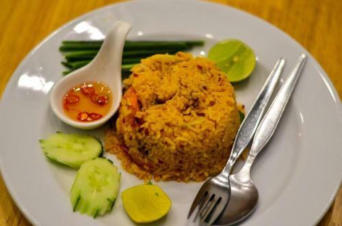 Hotel Tawaen Beach Resort