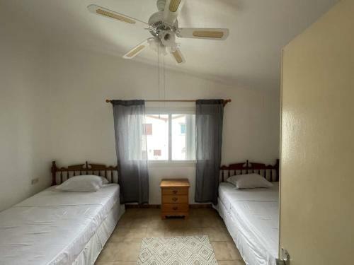 Waterfront Villa -5 Minute Walk To The North Beach!!