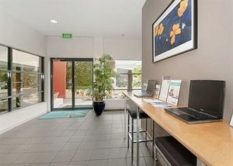 Quality Hotel Woden