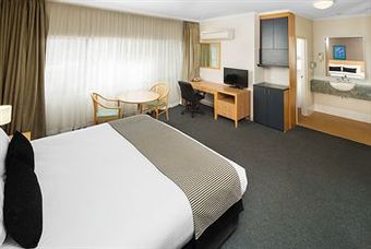 Quality Hotel Woden