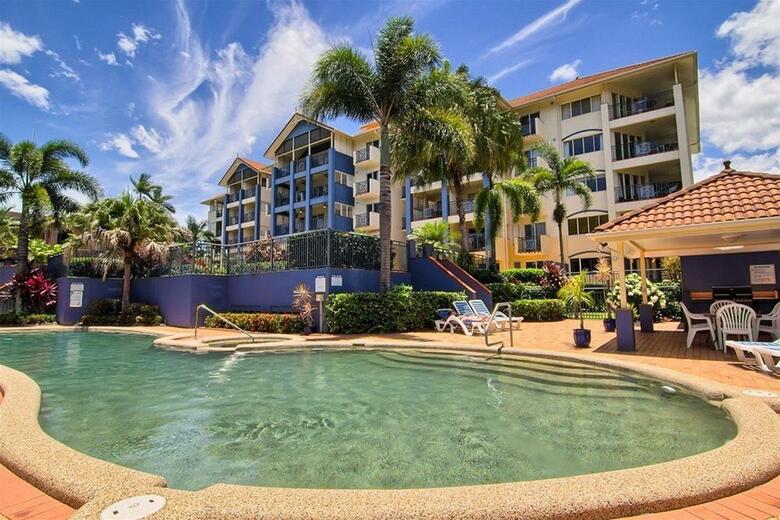 Aparthotel North Cove Waterfront Suites