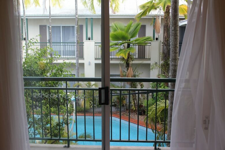 Hotel Crystal Garden Resort & Restaurant