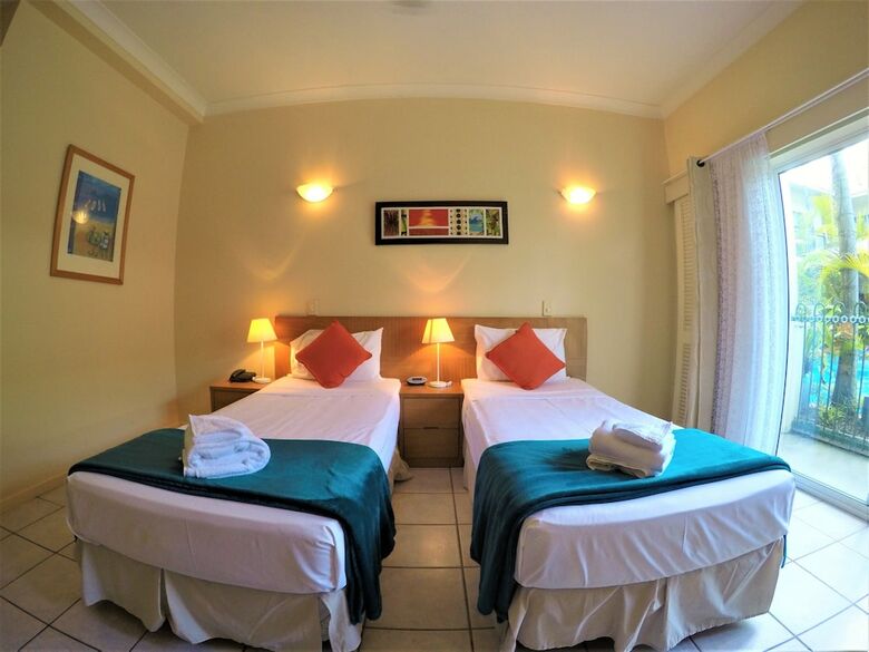 Hotel Crystal Garden Resort & Restaurant