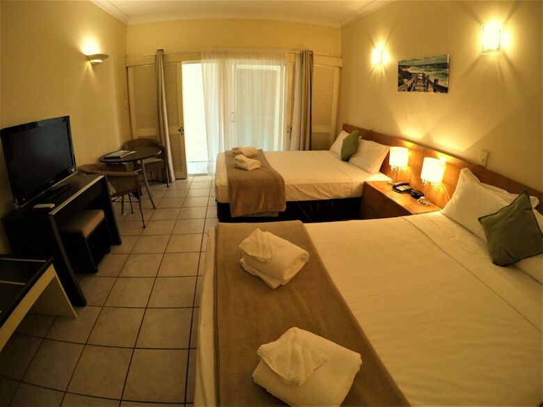 Hotel Crystal Garden Resort & Restaurant