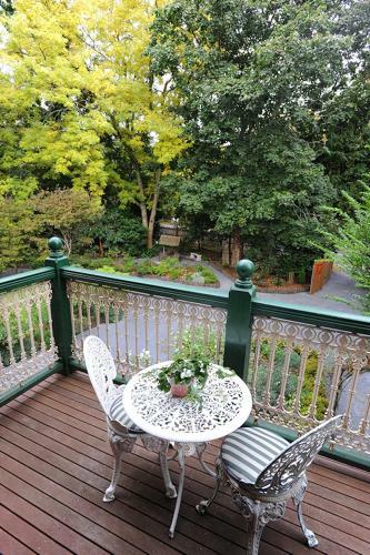 Bed & Breakfast Mary Cards Coach House