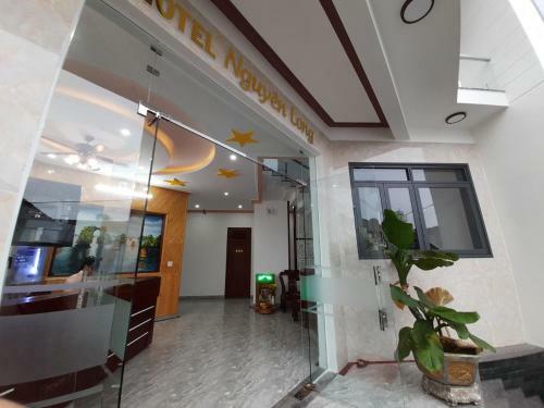 Hotel Kh�ch S?n Nguy�n Long