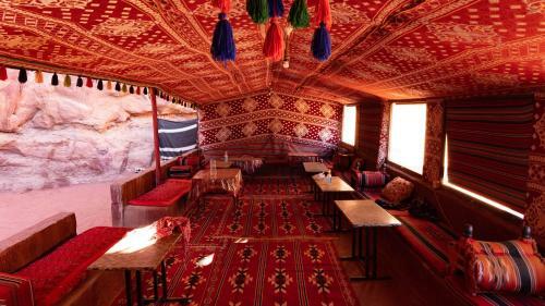 Bed & Breakfast Desert Colored