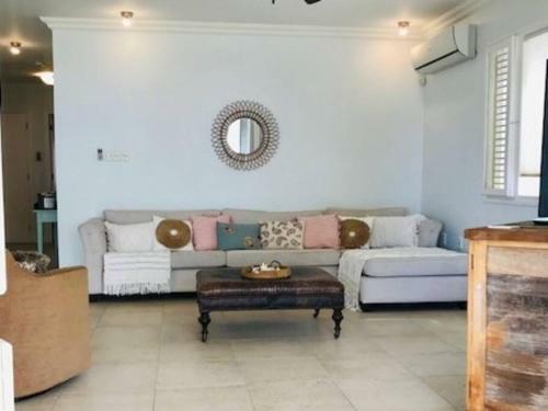Luxury Seafront 4p Large Ground Floor Apartment