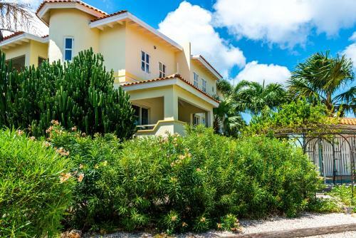 Hotel Bonaire Luxury Suites By Vrhost