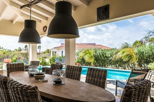 Casa Calida In Sabalpalm Villas