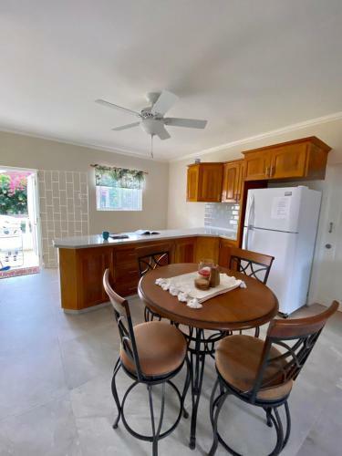 Ixoras Beach Apartments