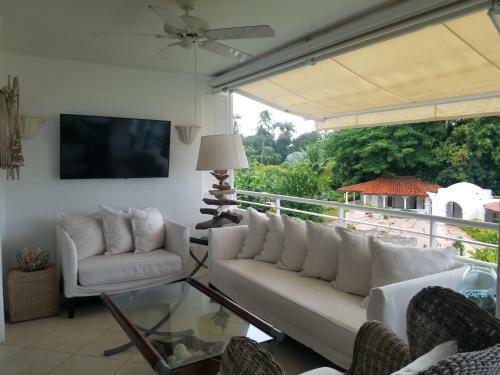 Ocean Blue Luxury Apartment - Beachfront - Glitter Bay 203