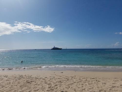 Ocean Blue Luxury Apartment - Beachfront - Glitter Bay 203