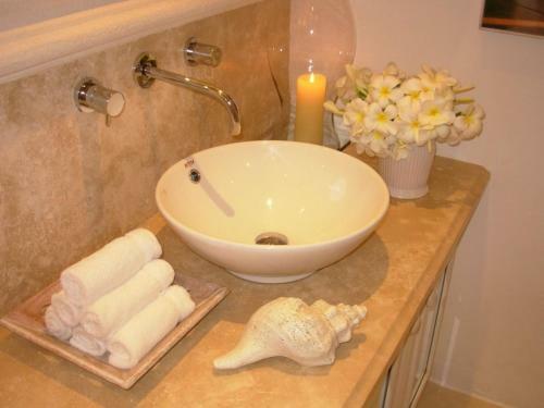 Ocean Blue Luxury Apartment - Beachfront - Glitter Bay 203