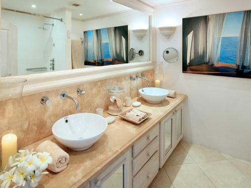 Ocean Blue Luxury Apartment - Beachfront - Glitter Bay 203