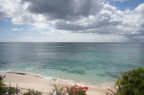 Bianca Bay 3 Bedroom West Coast Beach Front Villa