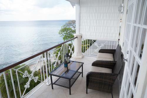 Bianca Bay 3 Bedroom West Coast Beach Front Villa