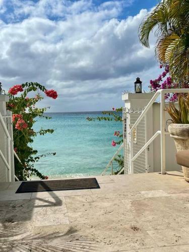 Bianca Bay 3 Bedroom West Coast Beach Front Villa