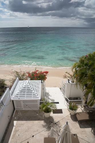 Bianca Bay 3 Bedroom West Coast Beach Front Villa