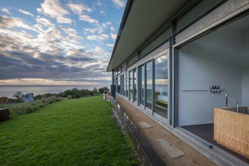 Villa Avalon Coastal Retreat