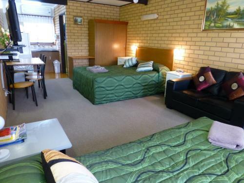 Golfers Retreat Motel
