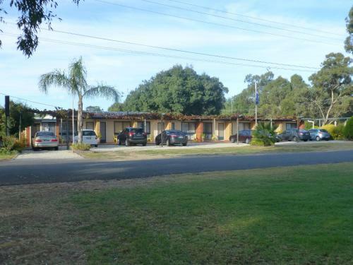 Golfers Retreat Motel