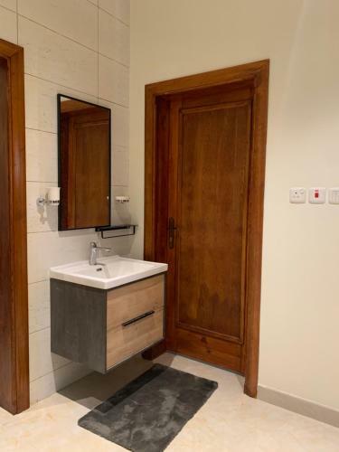 Luxury Fully Furnished Villa ???? ?????