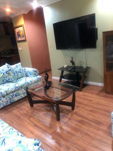 10 Minutes Walk From Airport And Beach