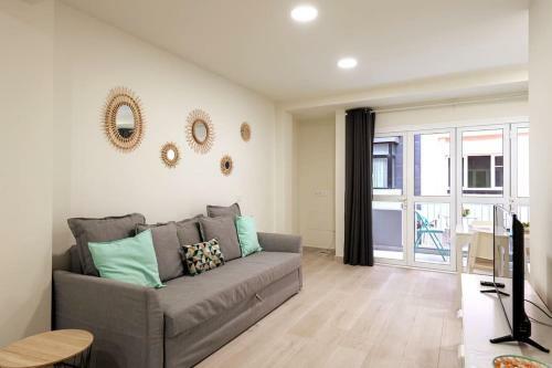 Beachside Apartment With Lateral Sea View