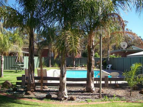River Village Motel & Holiday Units