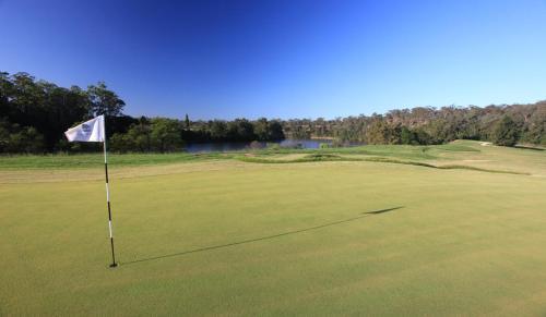 Hotel Riverside Oaks Golf Resort