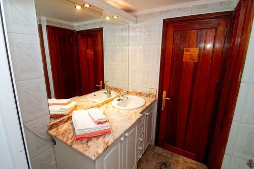 Two-bedroom Apartment In Las Canteras Beach With Wifi